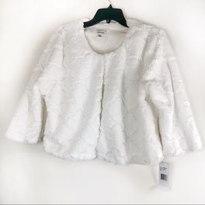 Signature by Robbie Bee White XL